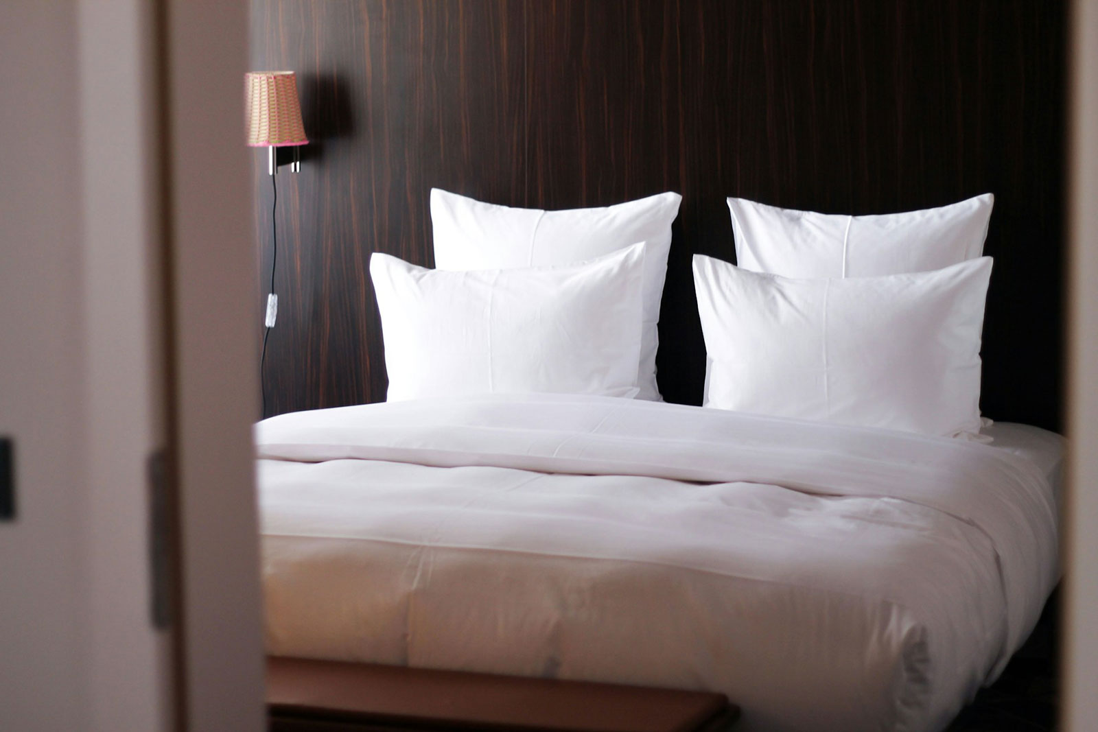 Ein sauberes Hotelzimmer in Köln nach einer professionellen Hotelreinigung